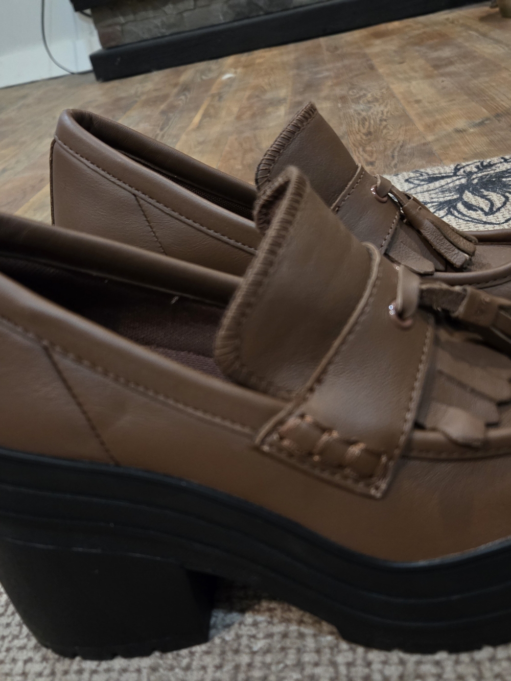 Chuck Taylor Converse Platform Block Heel Loafers SZ 7.5, These Run Small** - Picture 2 of 7